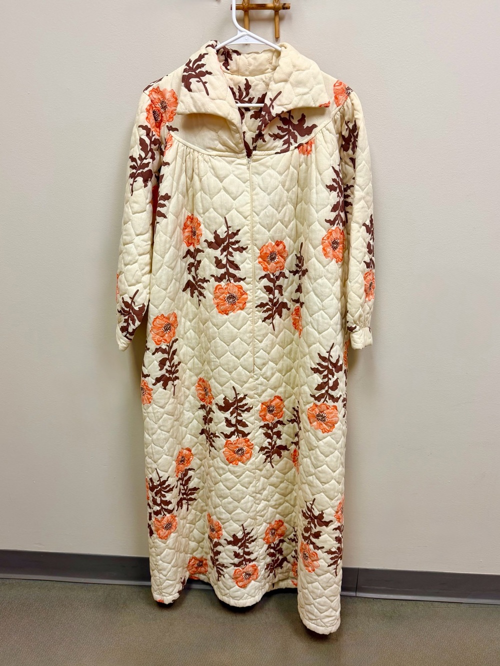 60s-70s Vintage 🌼 Groovy Floral Quilted Robe